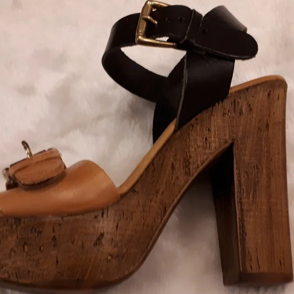 Ladies Sandals!! - Picture 5 of 6